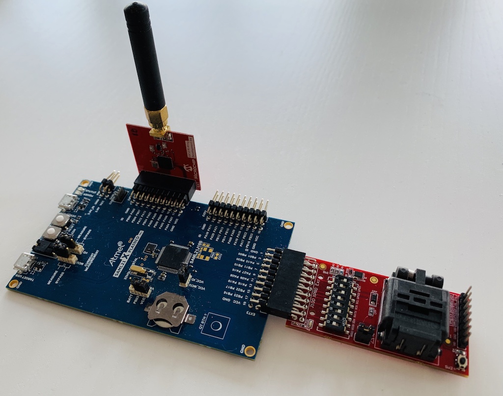 SAML21 Xplained Pro with SX1276 LoRa radio and secure element