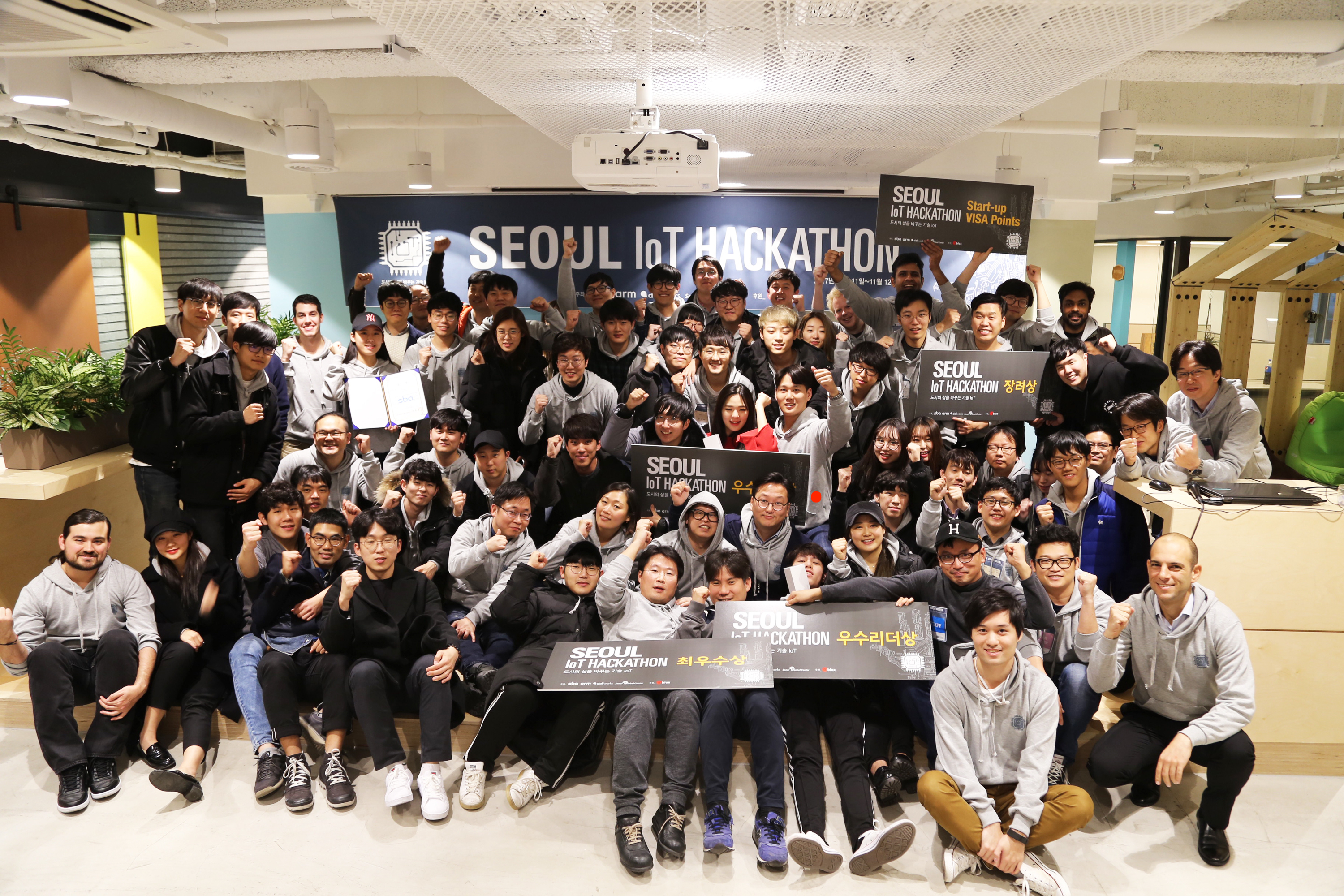 Seoul IoT hackathon participants